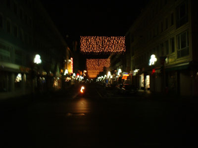 Auf der Schlossstrasse nachts um halb 2