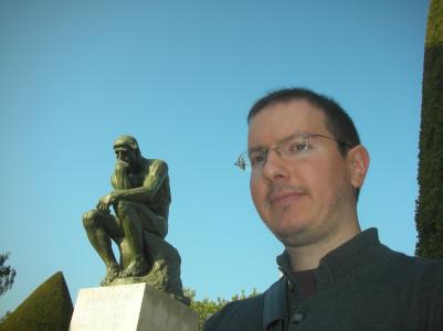 Frente a la estatua de Rodin &quot;El pensador&quot;