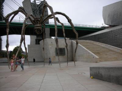 Se asusta de &quot;Mamá&quot;, la araña junto al Guggenheim