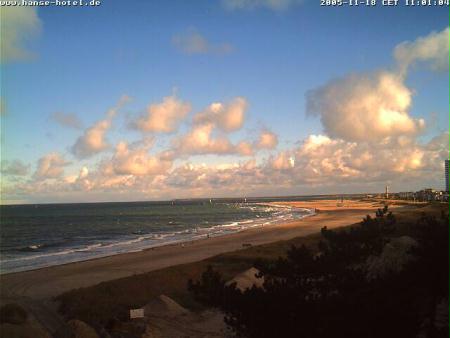 ich war noch nie in rostock, und noch nie in warnemünde. freu mich schon auf das wochenende dort. wetter scheint ja dort besser zu sein, das sagte auch l.: da reisst der wind die wolken weg. schön!