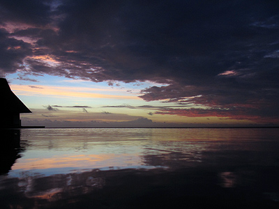 Infinity Pool - InterContinental Resort - Natadola - Fiji Islands - 21 November 2010 - 19:36