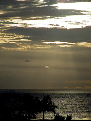 The small cloud gets all the attention ...
<br/><br/>
Natadola Bay - Viti Levu - Fiji Islands - 31 August 2010 - 17:40