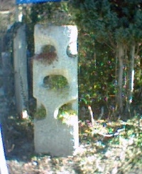 Steinmetz am Waldfriedhof in Stuttgart. Man muss mit der Seilbahn hochfahren.