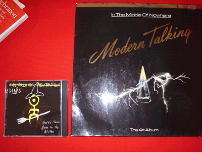 rechts: modern talking - in the middle of nowhere (the 4th album)
<br/><br/>
links: liars - there's always room on the broom