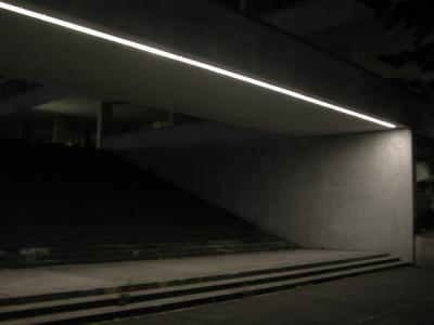 Das Haus steht unter Denkmalschutz. Man schützt das Denkmal und lässt die Menschen leiden. 