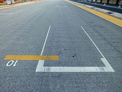 Pit Straight - Singapore - 12 July 2011 - 17:02