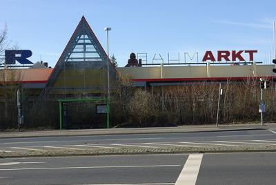 zu Weihnachten wurde noch der letzte BAUM verkauft ...