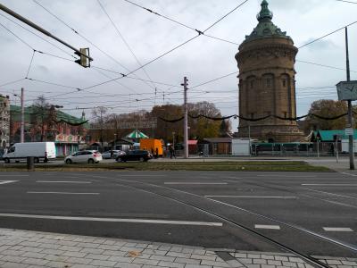 Am 22. November ist es endlich soweit – der beliebte Weihnachtsmarkt rund um den Wasserturm lädt zum Budenzauber ein.