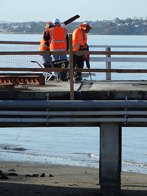 Devonport Wharf - Auckland - 23 April 2014 - 9:23