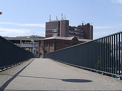 ale fussgaengerbruecke vom hafen zur innenstadt