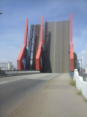 Divine Brücke mal mit Stau