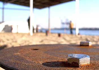 Verdeckelverschraubung Strandperlentischsockel