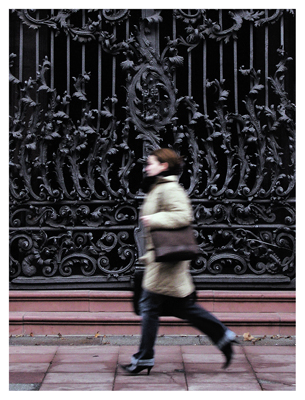 Vor dem Portal der Jesuitenkirche in Mannheim