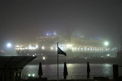 QM2 im Dock