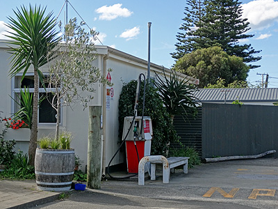 Airini Road - Waimarama - New Zealand - 28 April 2014 - 13:17