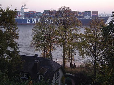 Elbe, vom 'Römischen Garten' (Blankenese) fotografiert.