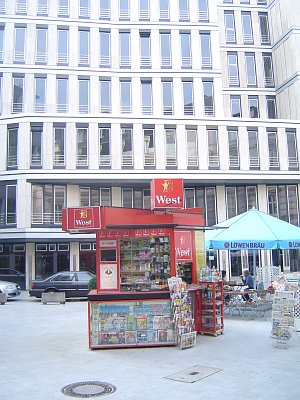 esplanade. neuer bau hinter staatsoper.