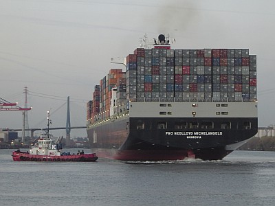 P&amp;O Nedlloyd 'Michelangelo' (8450TEU) läuft aus Altenwerder aus.