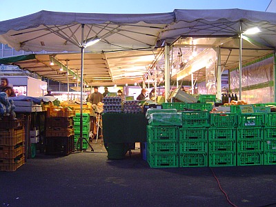 frühmorgens auf'm harburger markt.