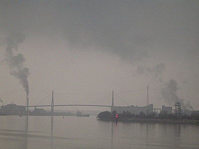 süderelbe, mit blick auf köhlbrandbrücke.