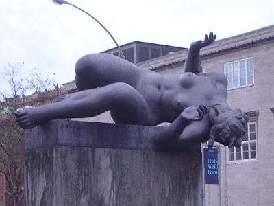 Aristide Maillol Skulptur vor der kunsthalle, glockengiesserwall