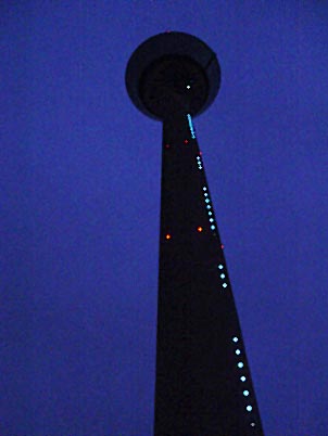 rheinturm in der frühe