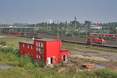 das rote haus am gleis