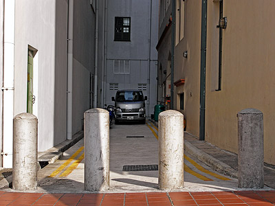 Eu Tong Sen Street next to Yue Hwa Building - Chinatown - Singapore