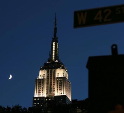 Empire State Building + Mond