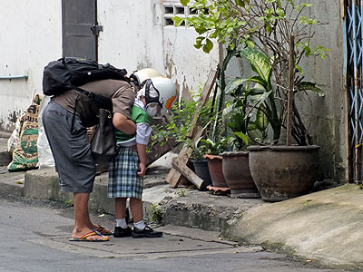 Soi Wat Lat Bua Khao - Charoen Krung 80 - Bangkok - 21 September 2011 - 7:47