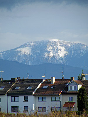 Rural suburbia vor Belchen im Schwarzwald - Freiburg-Tiengen - Germany