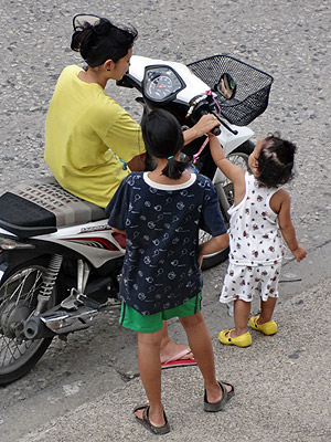 Sukhumvit 105 Lasalle - Soi 33 - Bang Na - Bangkok - 2 June 2013 - 16:43