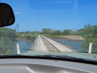 Zuckerrohrzug- und Autobrücke - Lomowai - Fiji Islands - 18° 1'43.19&quot;S - 177°17'41.06&quot;E - 20091006 - 11:05