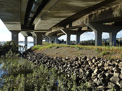 Mangere Bridge - Onehunga Harbour Road - Auckland - New Zealand - 2 March 2015 - 8:22