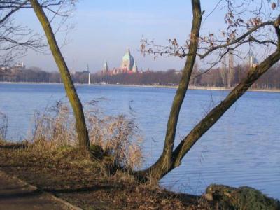 Übern Teich zum neuen Rathaus