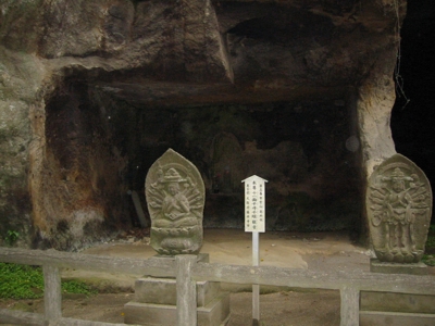 ehem. Klosterzelle in den Fels gehauen bei Mazushima