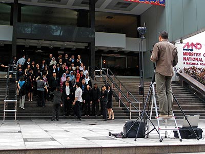 Der Photograph und seine Opfer - Ministry Of National Development - 5 Maxwell Road - Singapore - 20090904 - 8:55