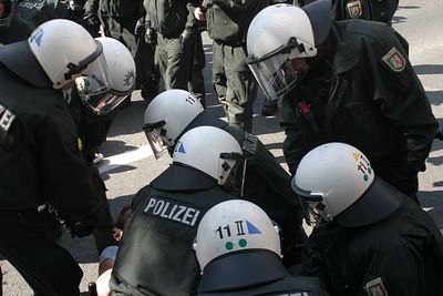 Männchen mit Helm habe ich auch noch.