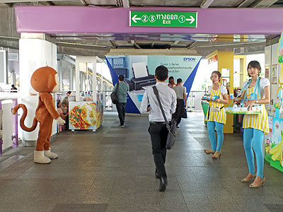 Chong Nonsi BTS station - Silom - Bang Rak - Bangkok - 22 March 2012 - 10:21