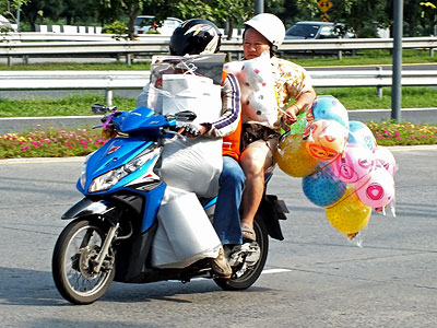 Thanon Ratchadaphisek - Bang Phong Phang - Bangkok - 5 October 2011 - 8:41