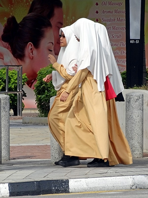 Victoria Road x Jalan Sultan - Singapore - 8 July 2014 - 16:28