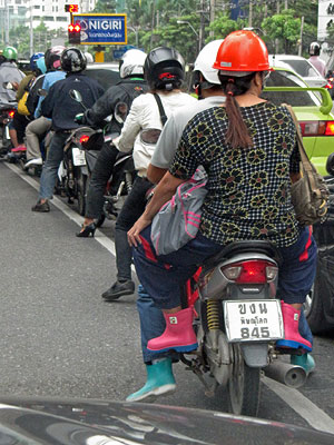 Thanon Sathorn Nuea - Bang Rak - Bangkok- 14 October 2012 - 7:32