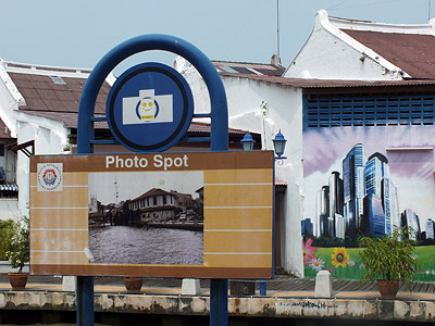 Riverwalk - Melaka - Malaysia - 23 September 2012 - 11:28