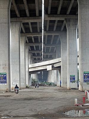 Chalong Rat Expressway - Phra Khanong - Bangkok - 8 February 2012 - 8:50
