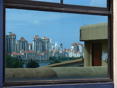 Costa Rhu reflected in Golden Mile Tower - Singapore - 24 January 2007 - 14:49