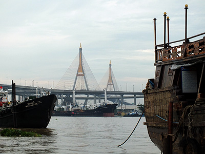 Chao Phraya - Bhumibol Bridge - Bang Phong Phang - Bangkok - 28 September 2011 - 7:17