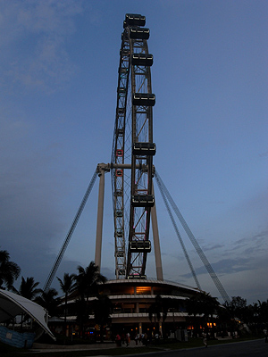 Singapore Flyer - Marina Bay - Singapore - 17 April 2010 - 19:02