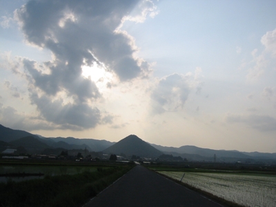 Der Berg Togami auf der Westseite des Beckens