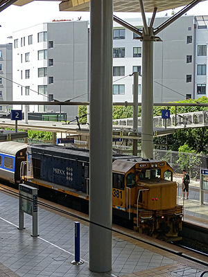 Trainstation Newmarket - Auckland - New Zealand - 21 January 2015 - 14:52