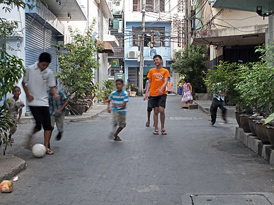 Trok Phet Phloi - Bang Rak - Bangkok - 4 May 2012 - 18:22